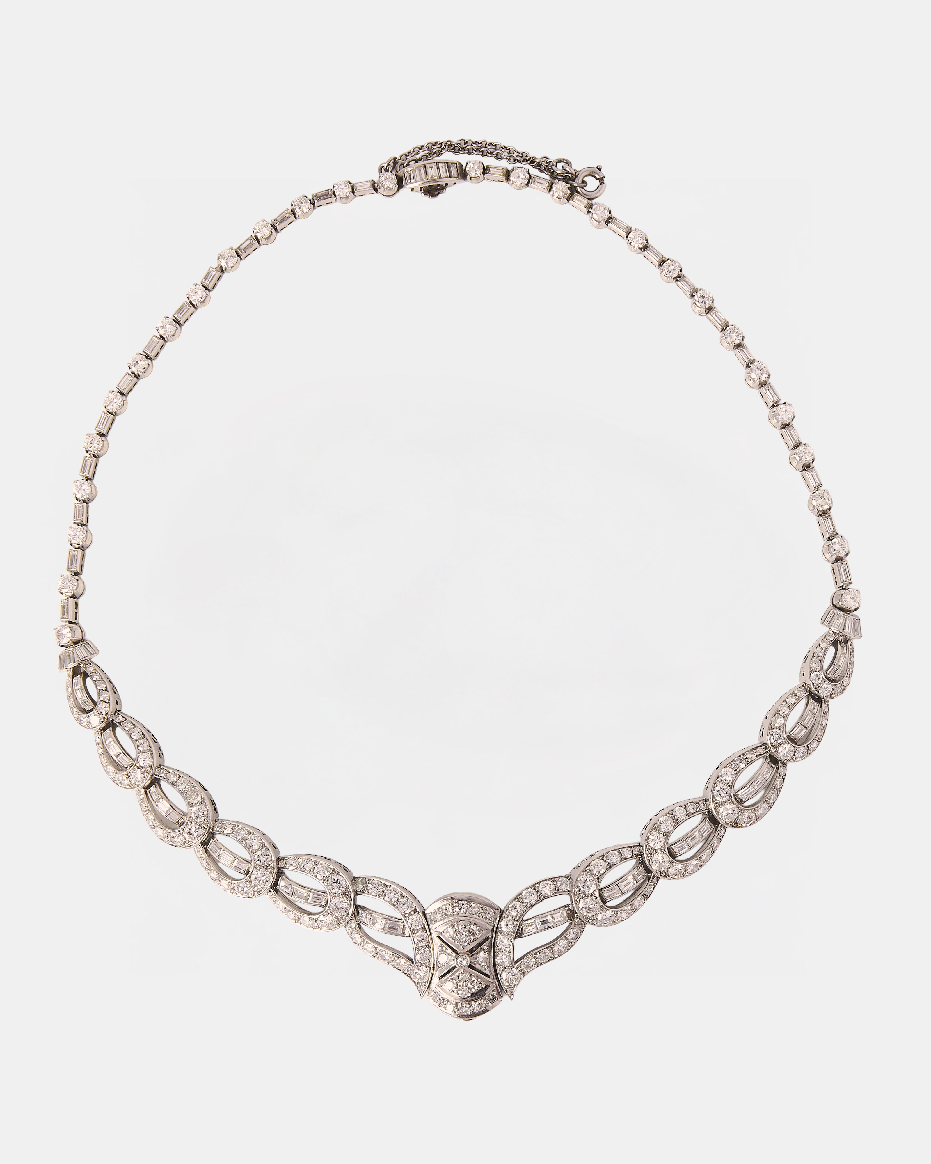 COLLAR ESTILO RETRO