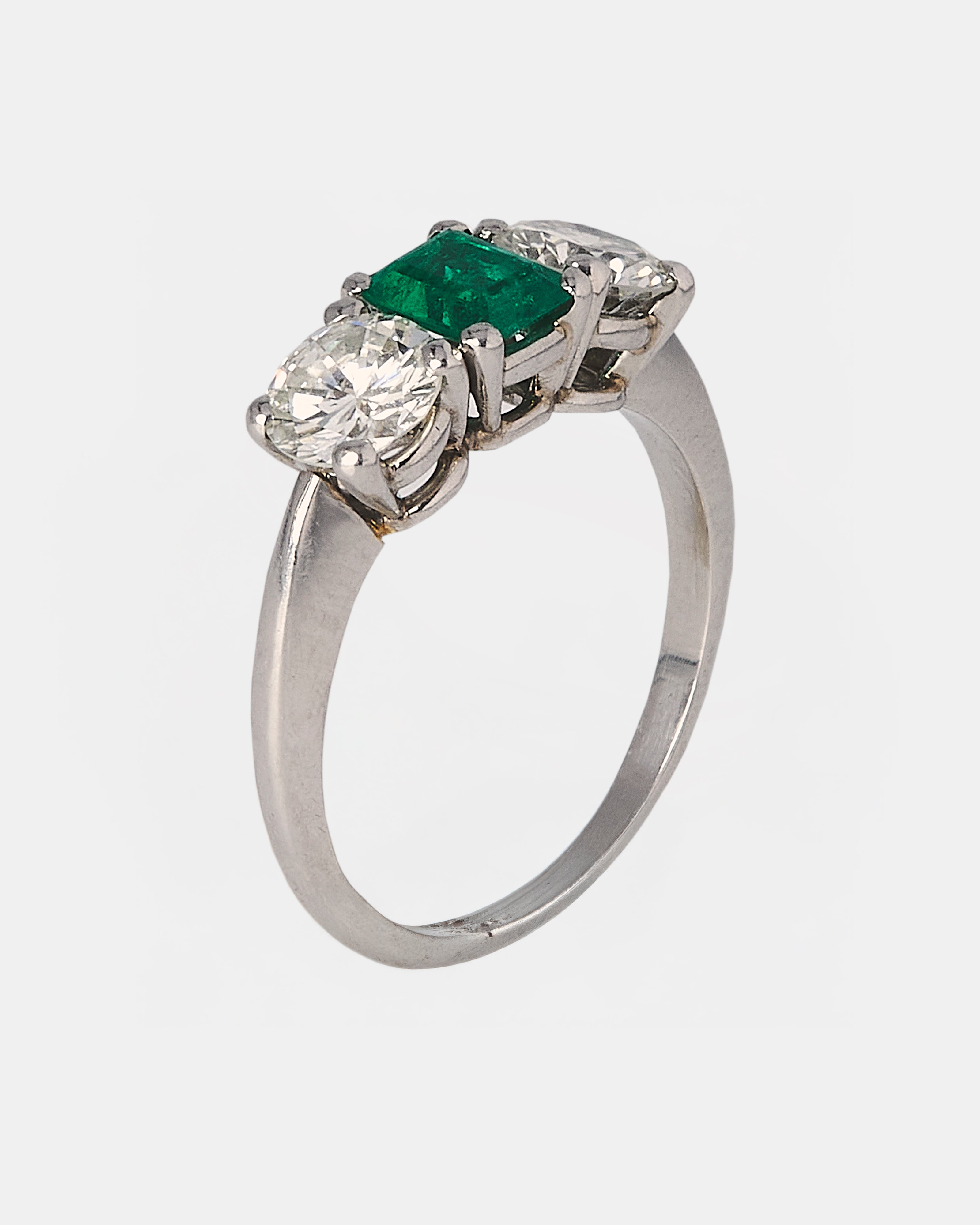 TRESILLO DE ESMERALDAS Y DIAMANTES