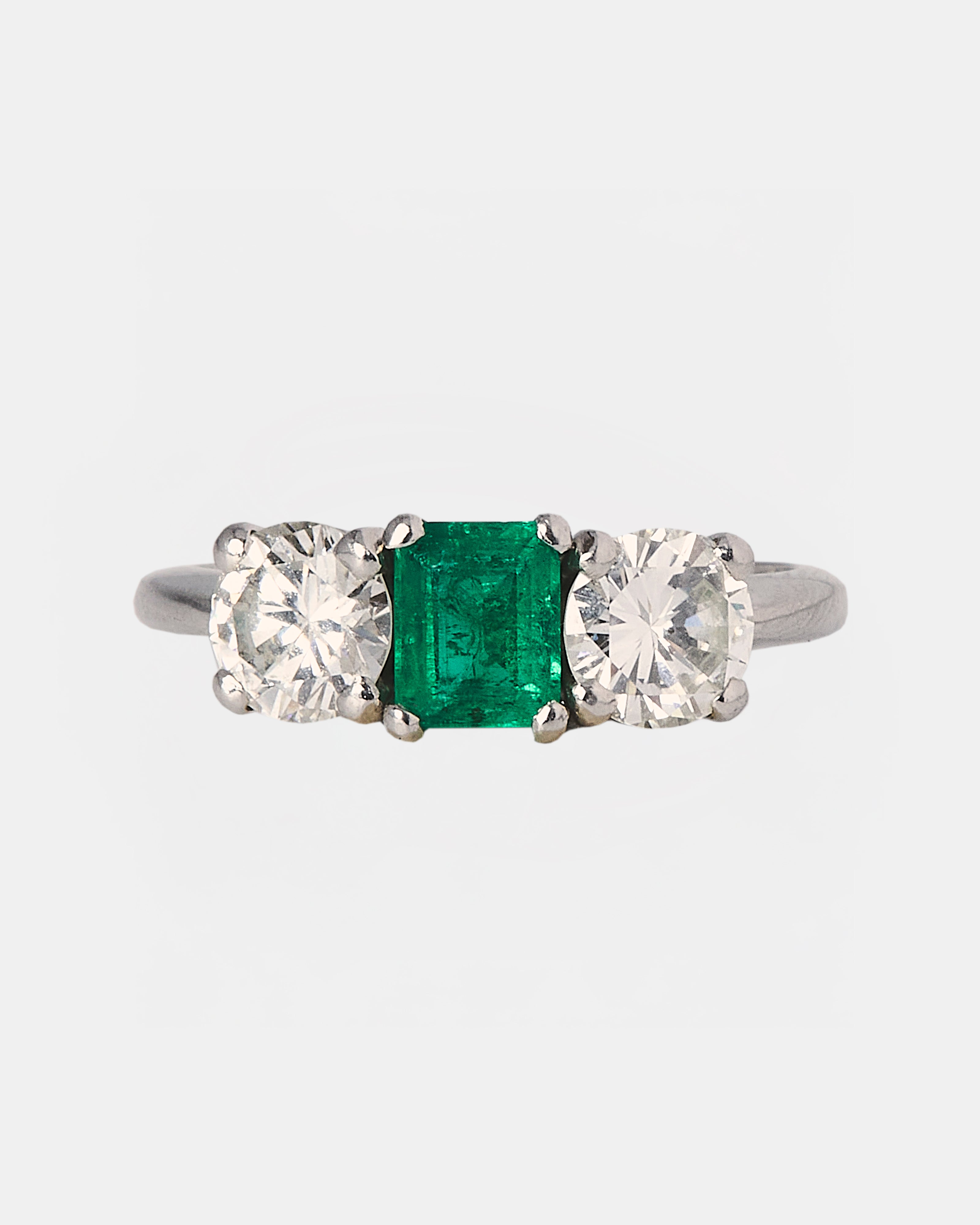 TRESILLO DE ESMERALDAS Y DIAMANTES